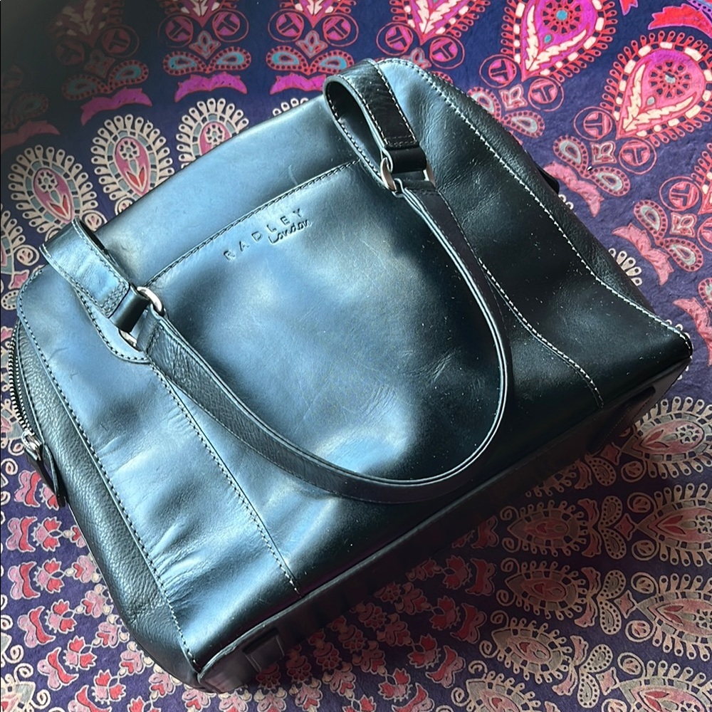 RADLEY LONDON Black Tote Bag with Structured Design